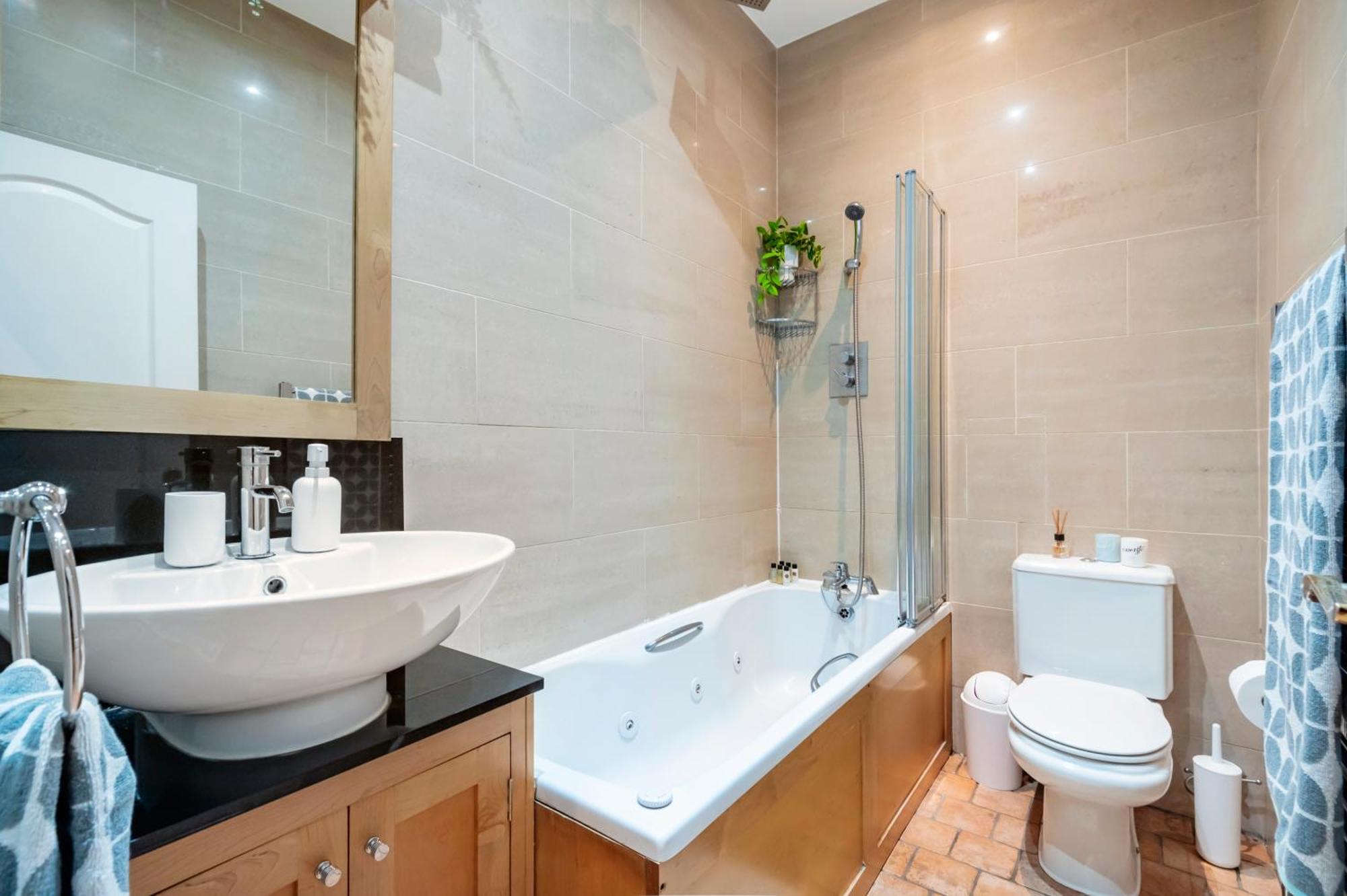 Welcome Theatreland Apartment
