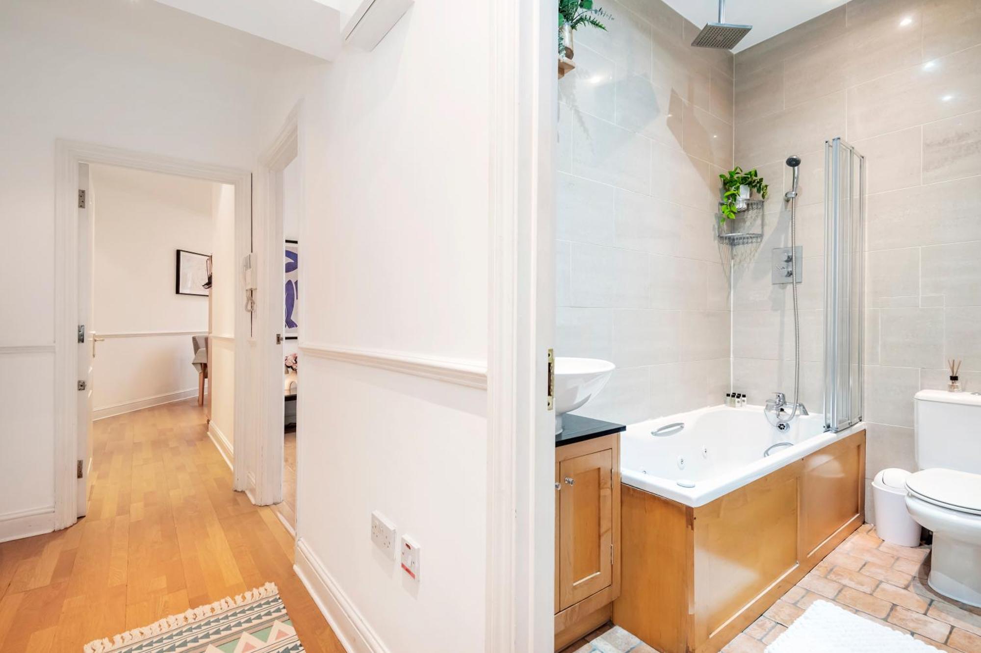 Welcome Theatreland Apartment